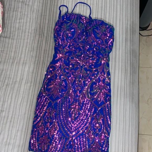 Beautiful Windsor Dress - Picture 5 of 9